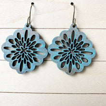 Load image into Gallery viewer, Scallop Burst Drop Earrings