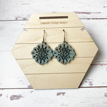 Load image into Gallery viewer, Scallop Burst Drop Earrings