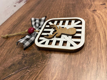 Load image into Gallery viewer, Tobacco basket ornament - Christmas decor - Ornament- tiered tray decor - deer ornament - wreath ornament