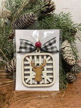 Load image into Gallery viewer, Tobacco basket ornament - Christmas decor - Ornament- tiered tray decor - deer ornament - wreath ornament